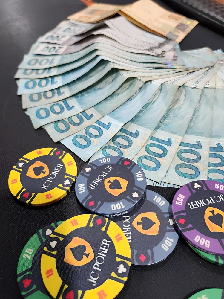 Imagem represetando um pote formado em um cash game