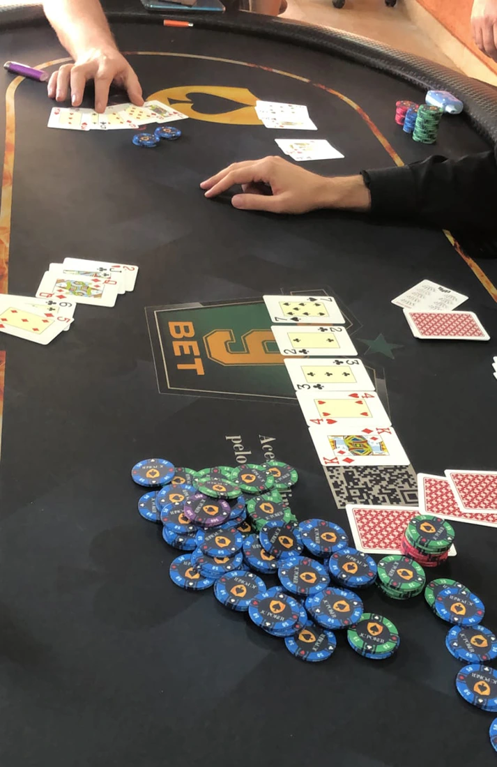 Imagem represetando um pote formado em um cash game