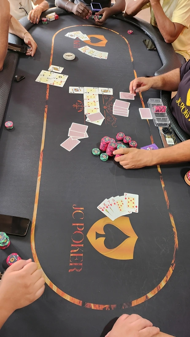 Imagem representando uma grande mão de poker